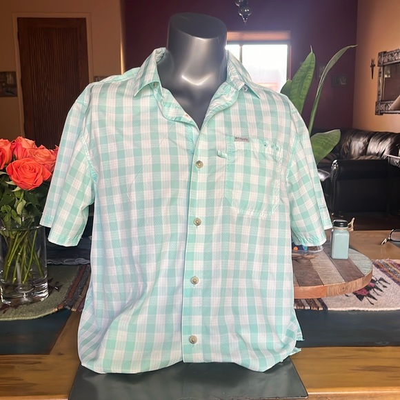 NWOT Columbia PFG lightweight button up - Picture 5 of 8